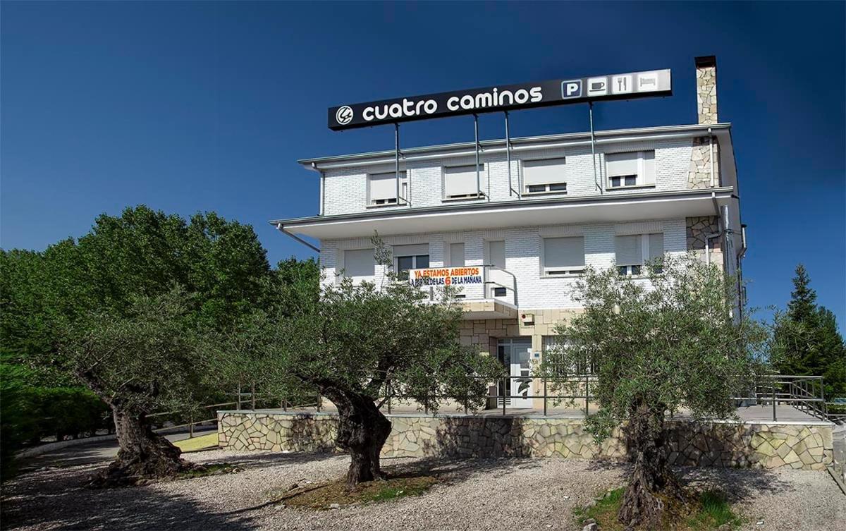 Hostal Restaurante Cuatro Caminos Cubillos del Sil Bagian luar foto